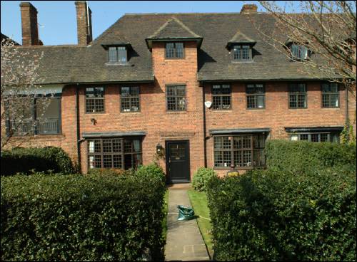 05 Heath Close